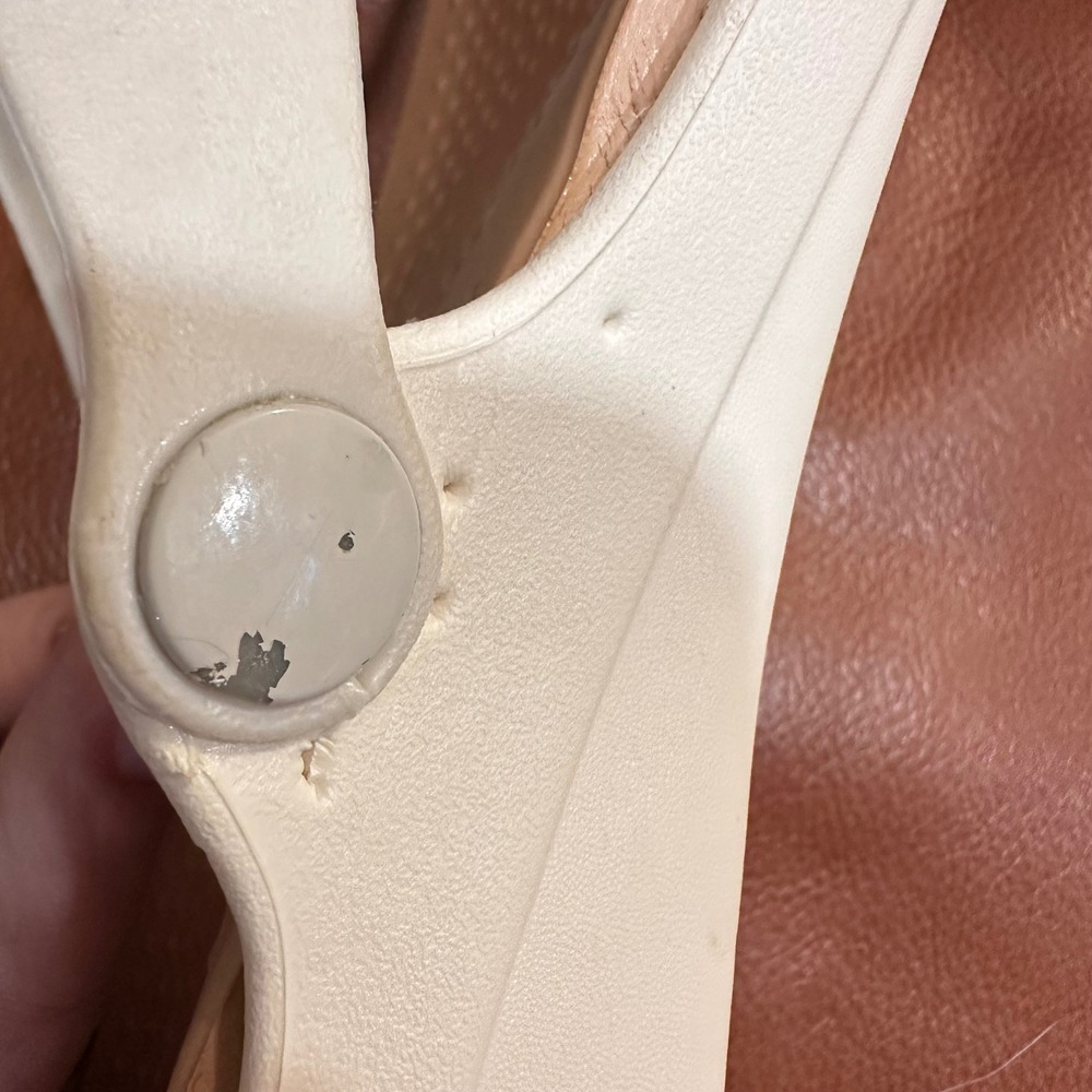 Crocs Sanrah Metal Block Flip Flops Women White Gold Wedge Sandals Boho Travel 8 - Picture 7 of 10